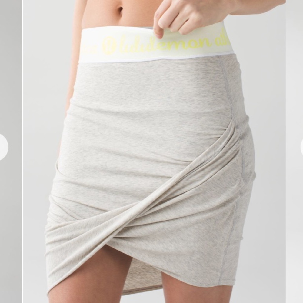 Lululemon Inner Essence twist skirt